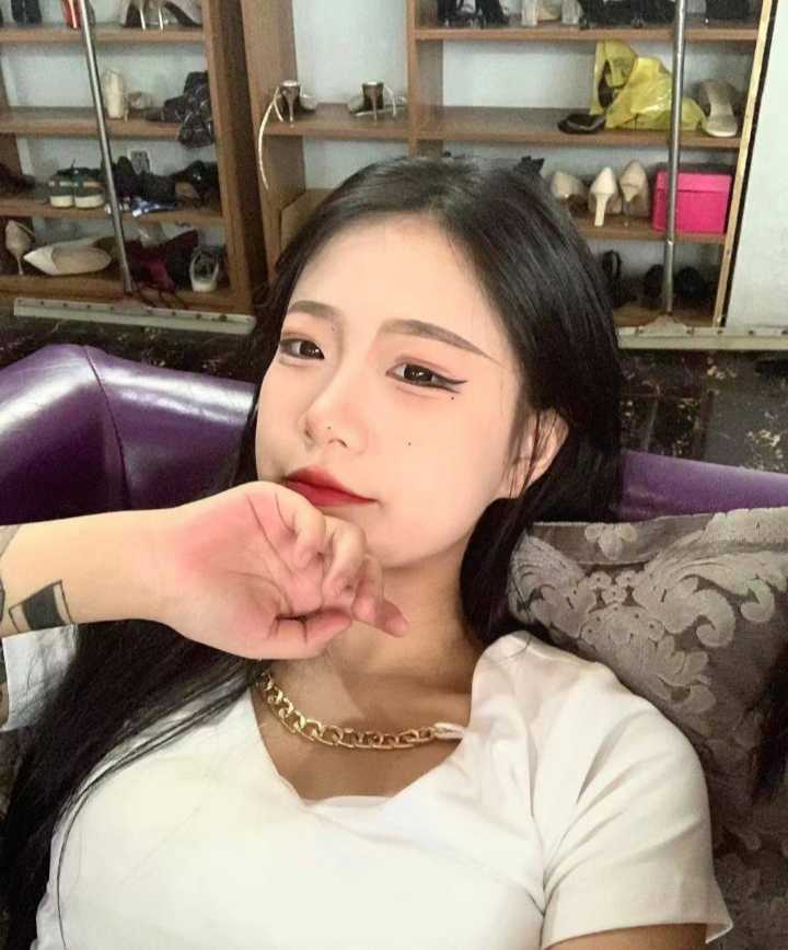 后入很有感觉的纹身小妹