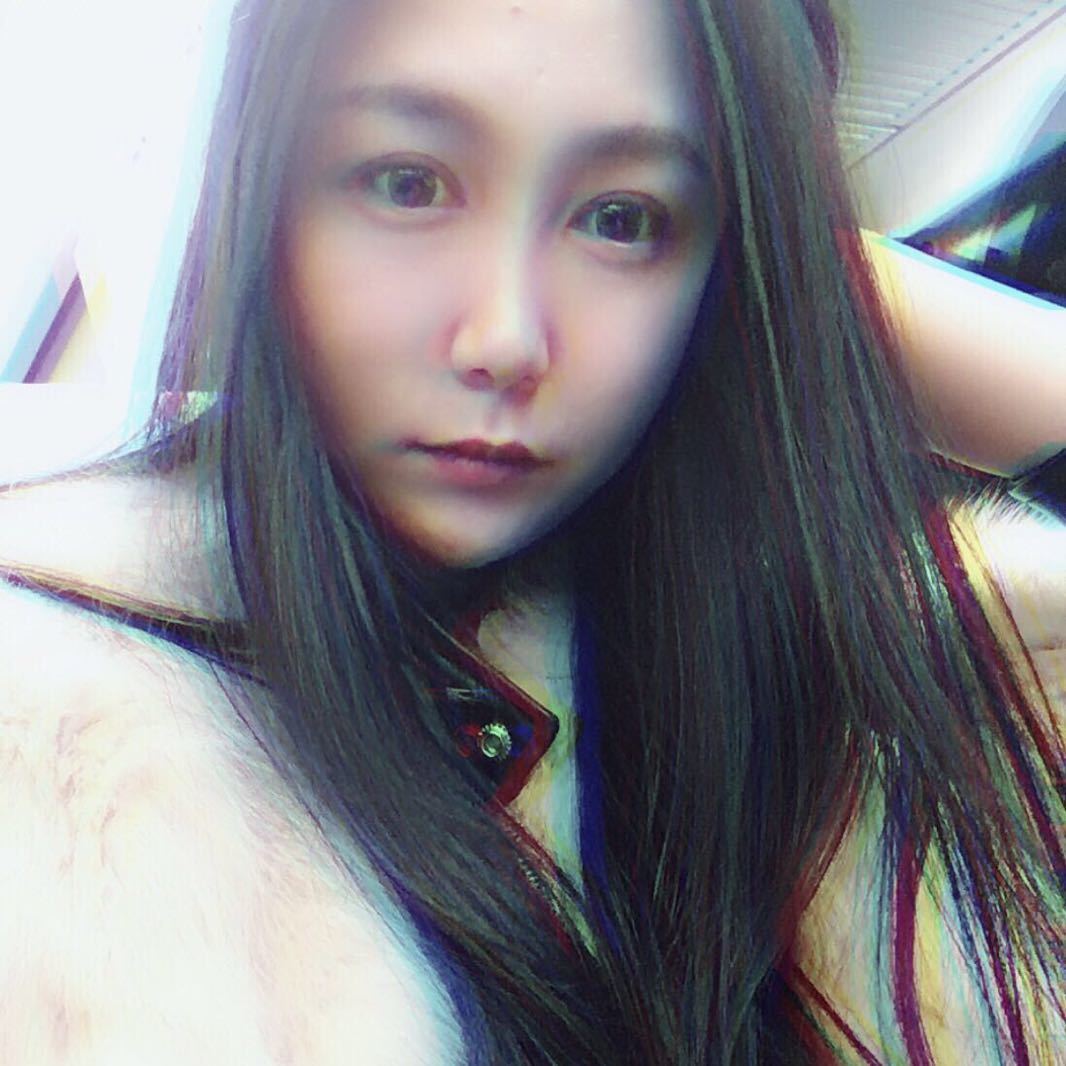 漂亮气质妹子 胸大身材火辣