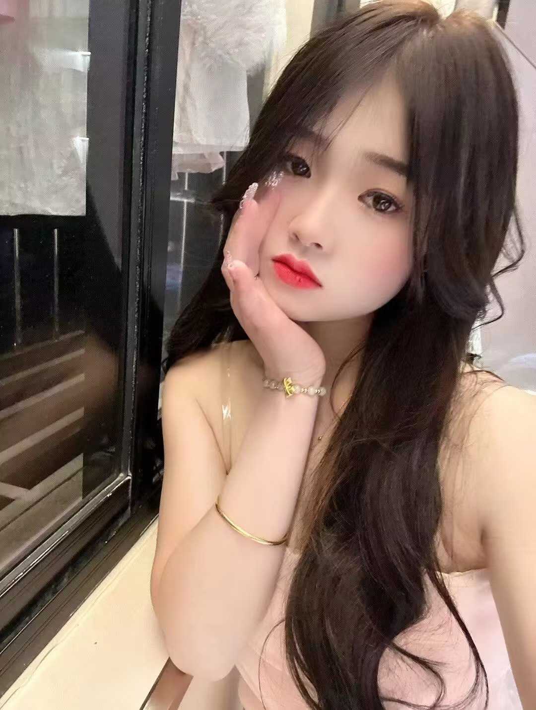 21岁可爱迷人女孩