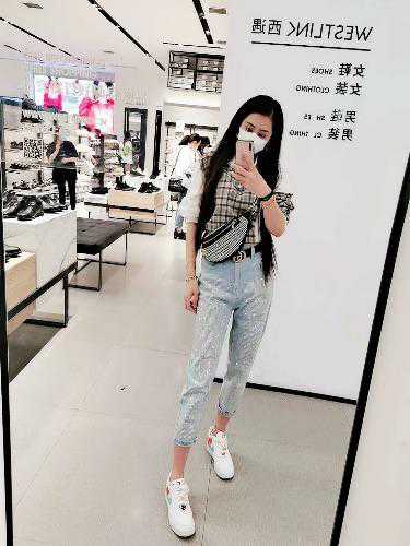 漂亮大方的小姐姐