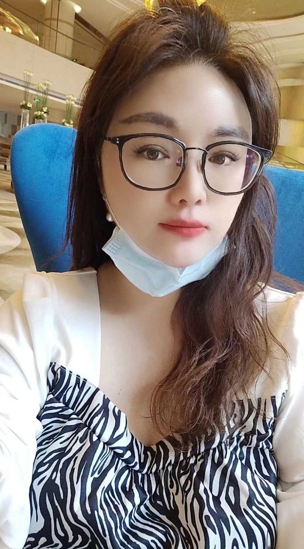 性价比高的妖娆少妇