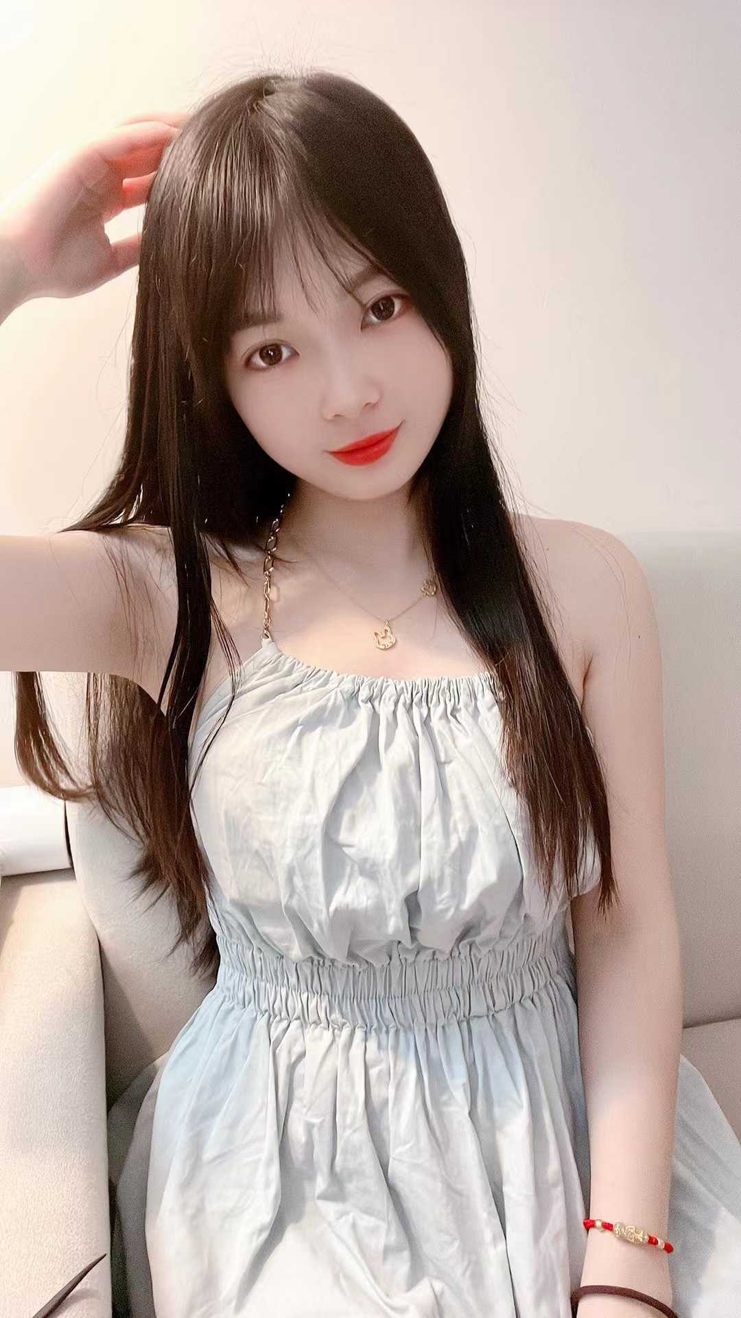 粉嫩紧致的年轻小妹