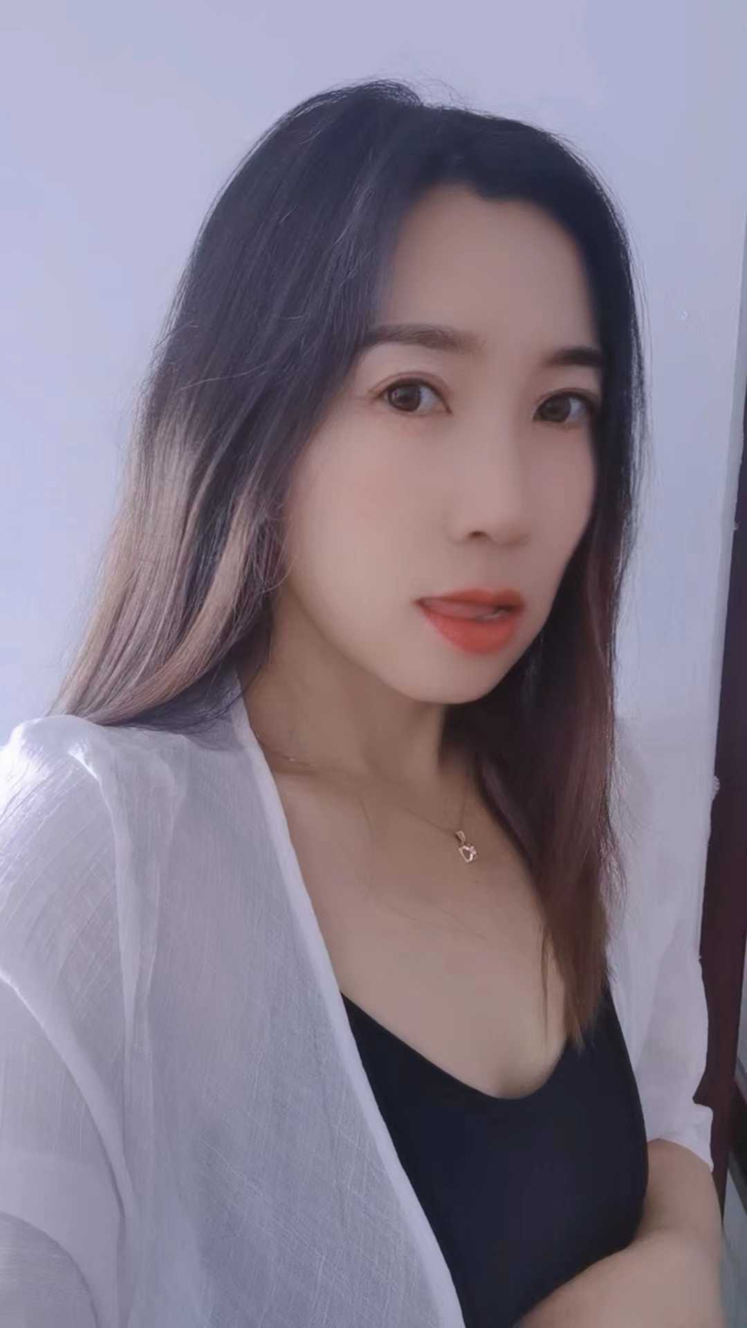 性价比高的妖娆少妇