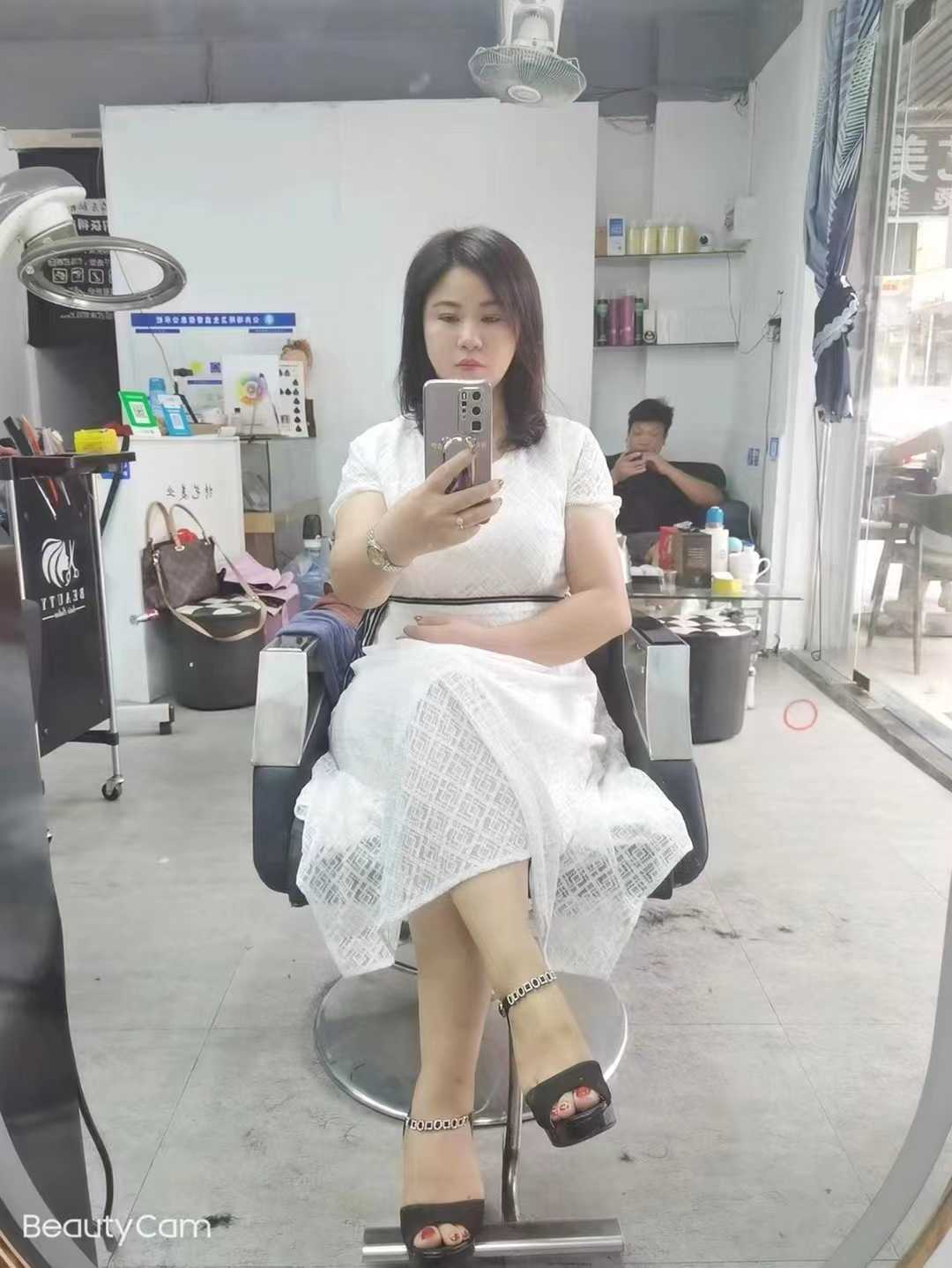 抱着大屁股干，体验非常棒