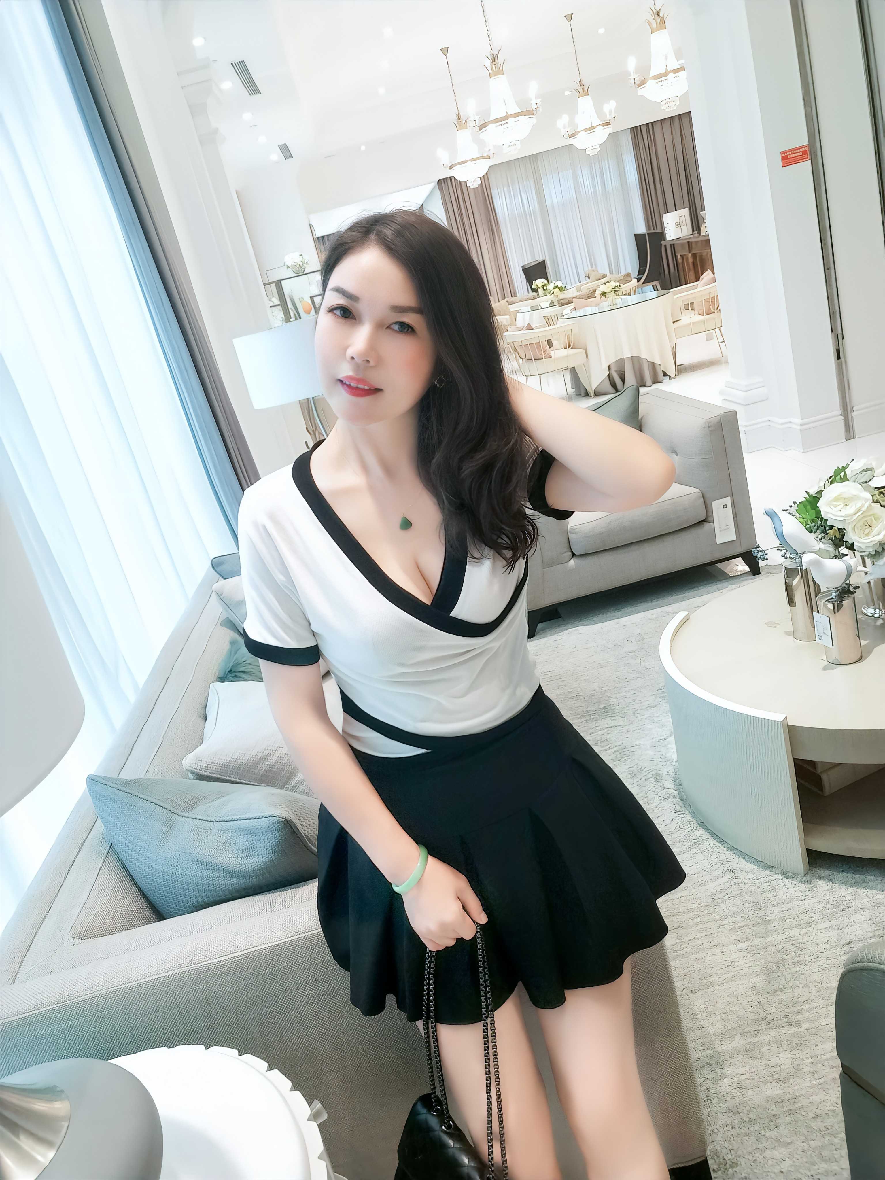 风情万种，热情主动