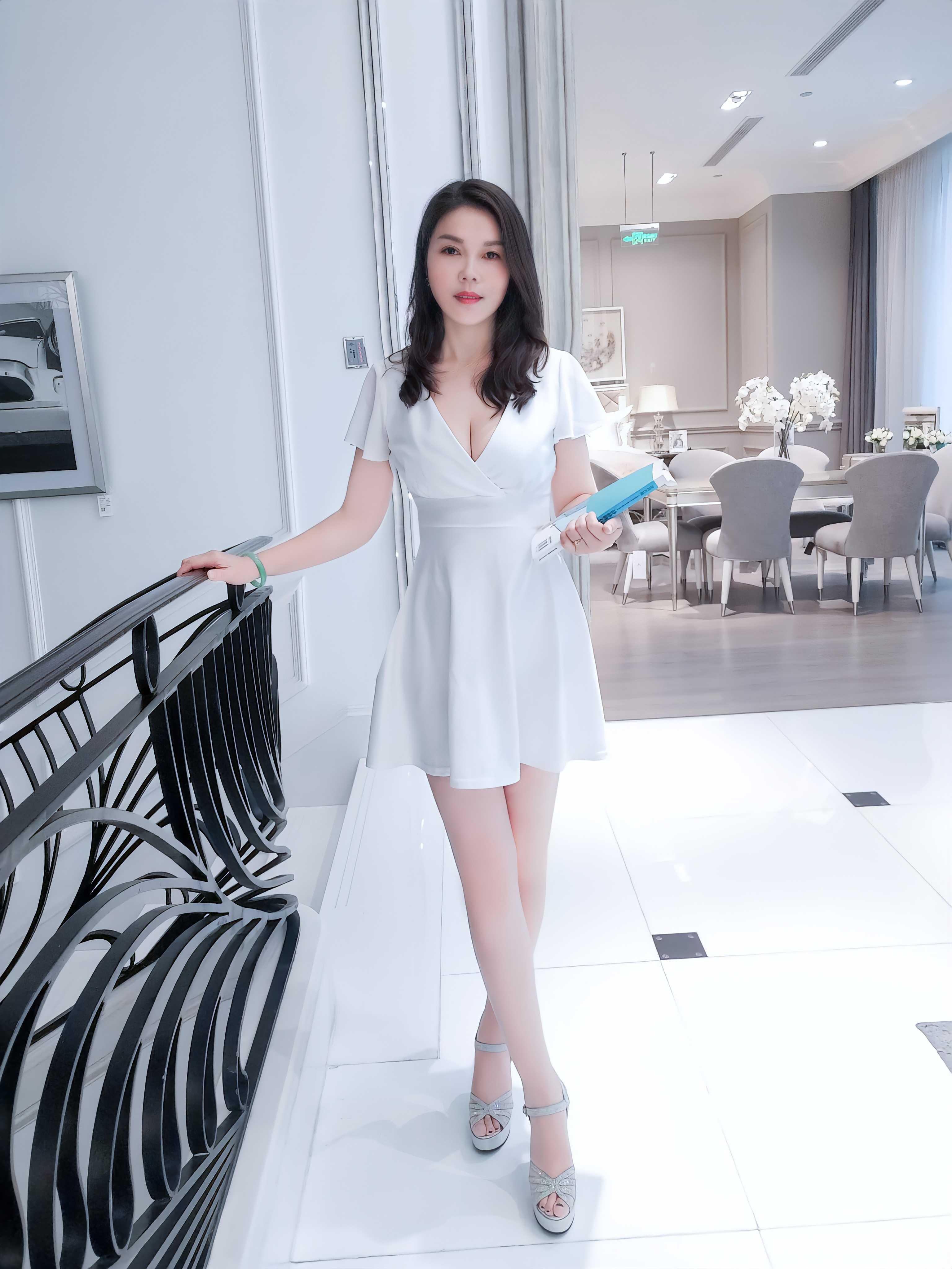 风情万种，热情主动