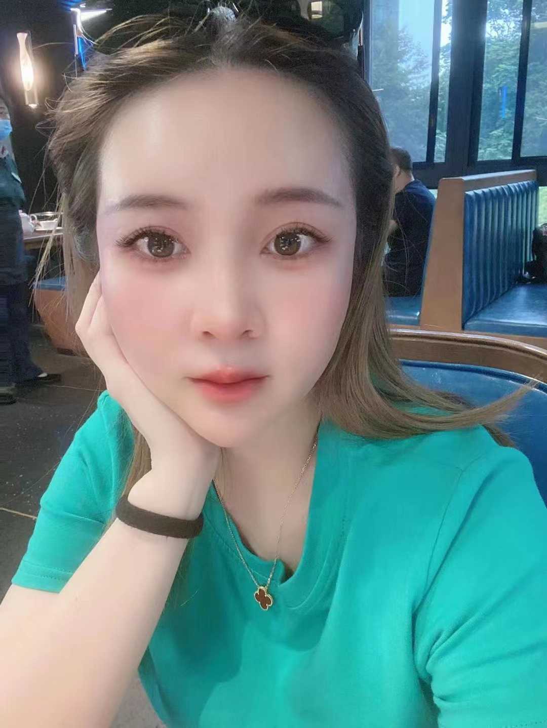 长相纯天然的小仙女思佳