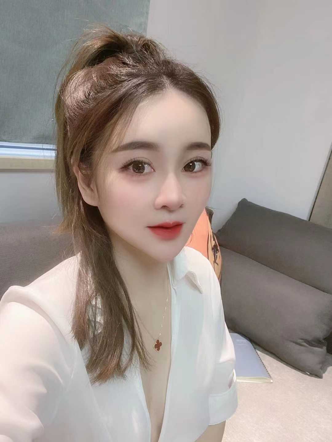 长相纯天然的小仙女思佳