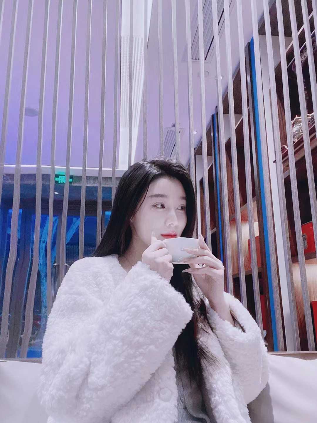 皮肤很滑，颜值不错