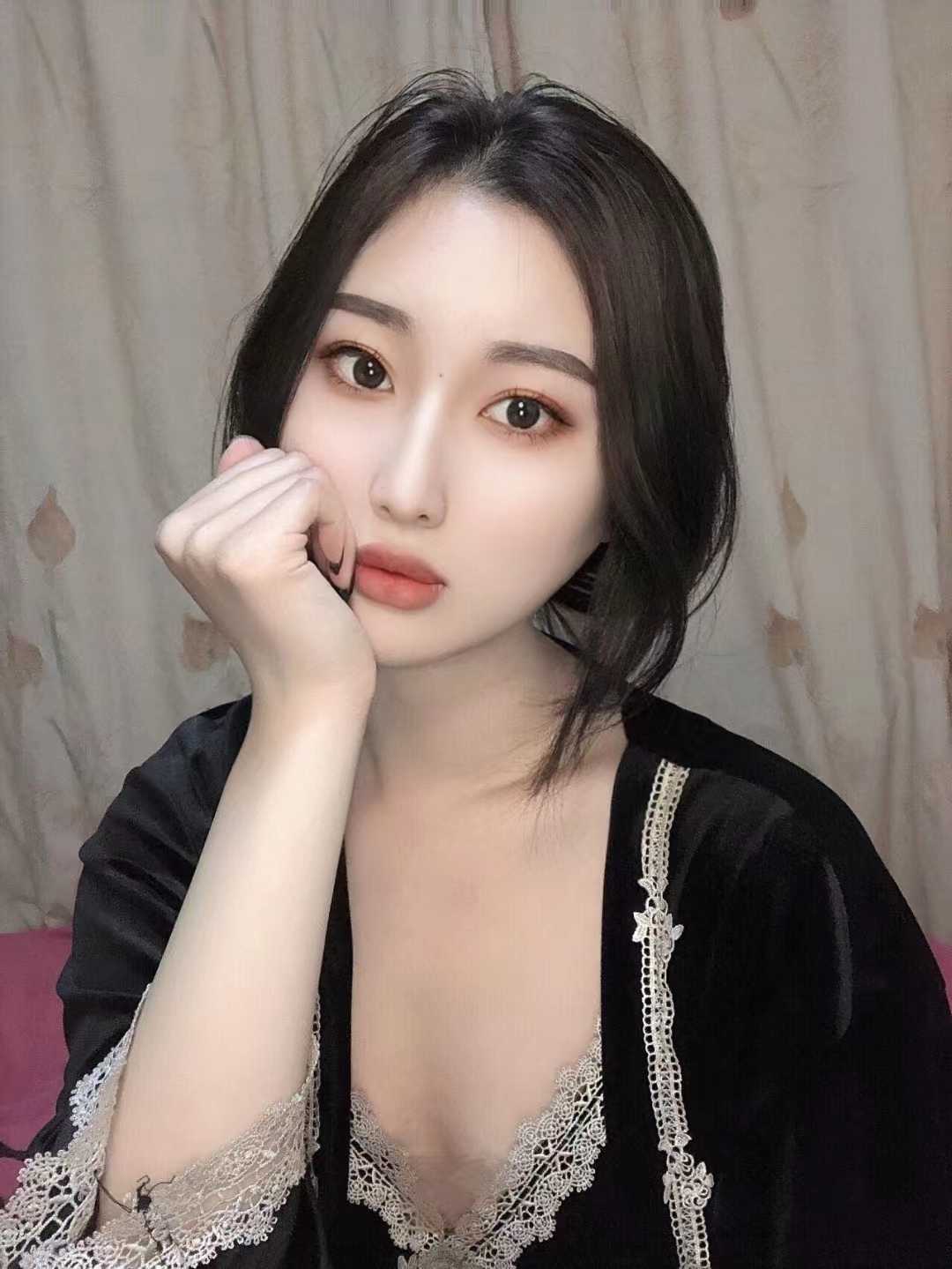 颜值很高的小姐姐 看到就忍不住了