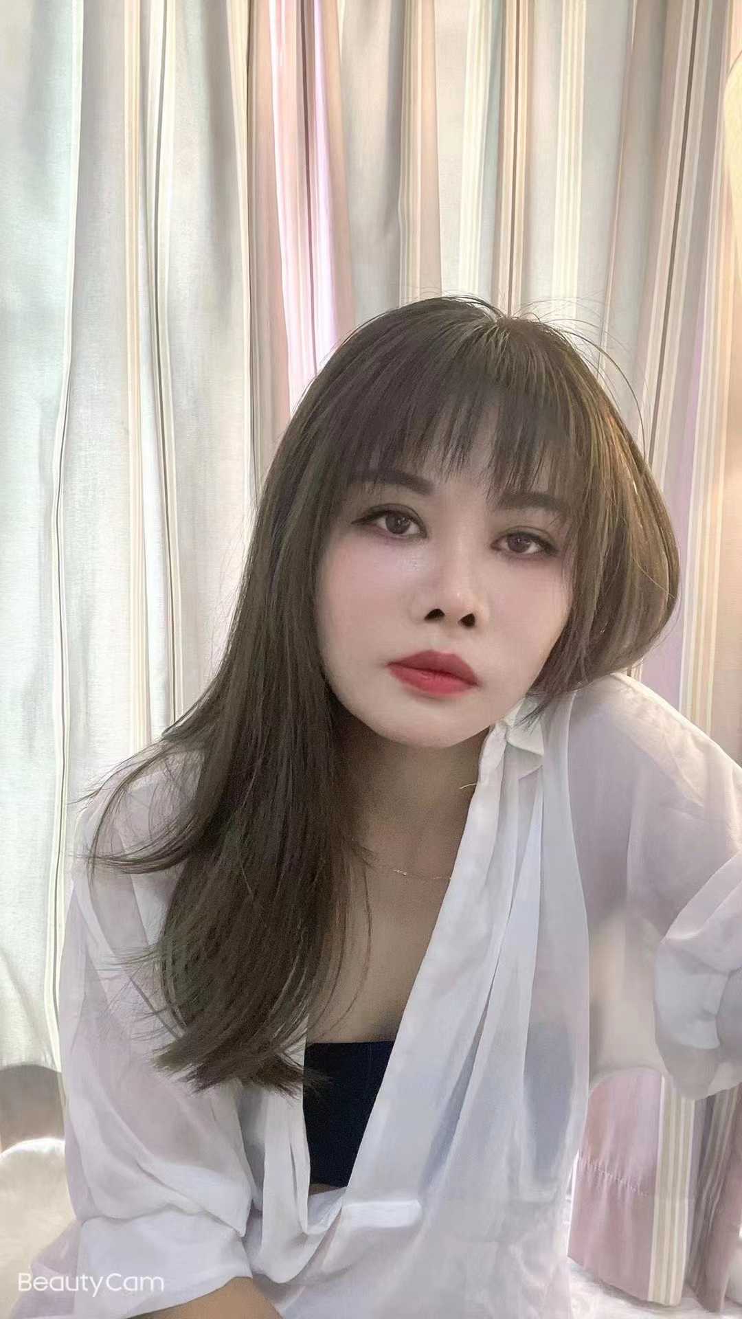 我很喜欢她床上那股sao劲，非常满意