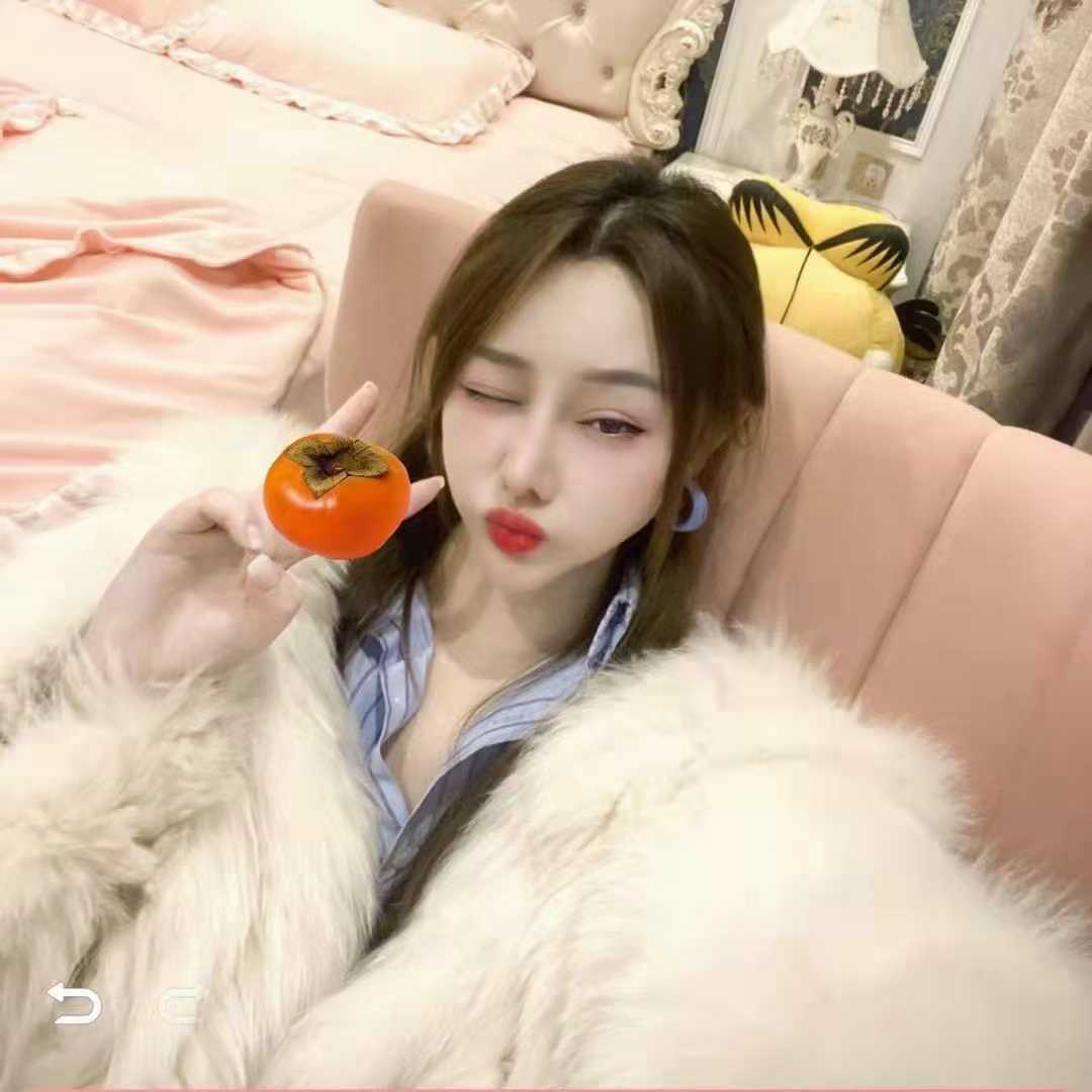 外表高冷内心反差的美女