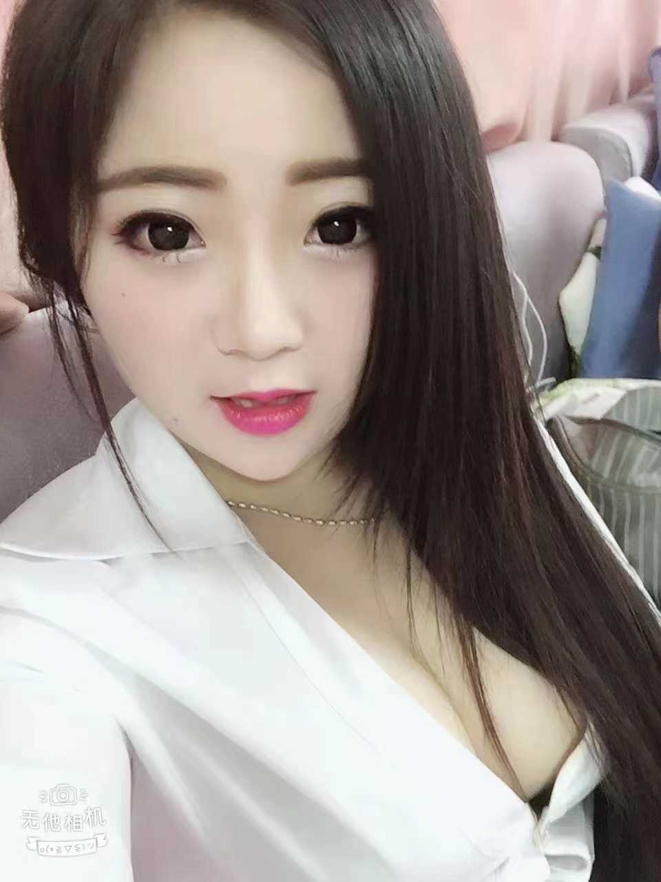 胸很大，摸上去手感很好