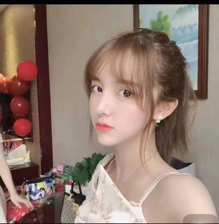 技术很棒  抱着她的头满射而出