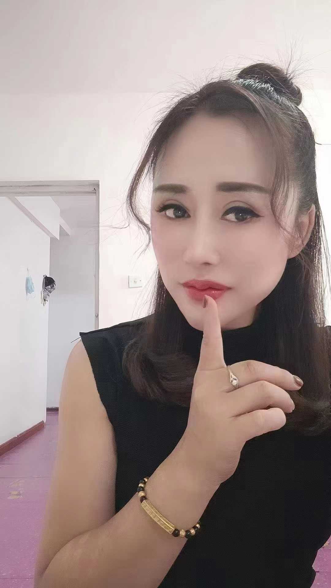 后入很有感觉，少妇懂配合