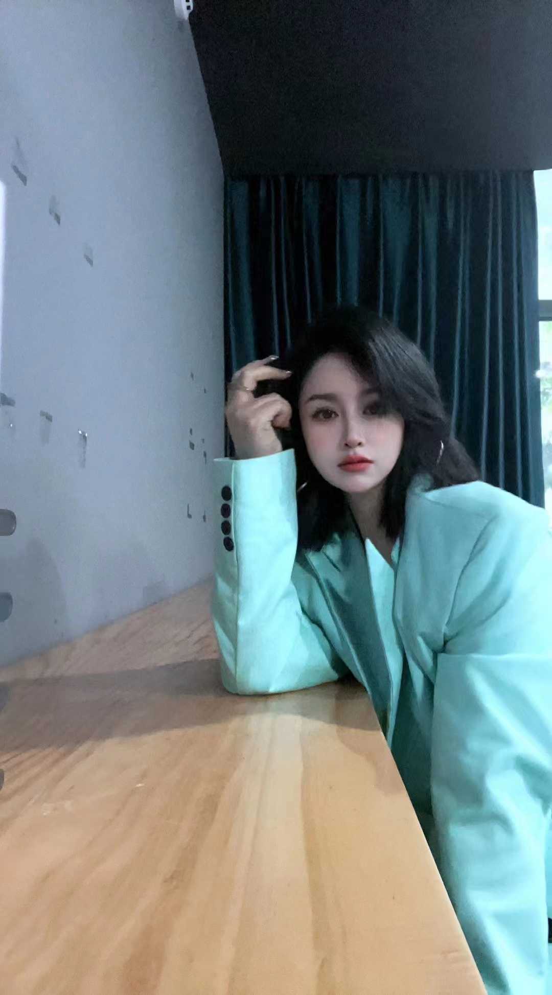 服务好的年轻小妹