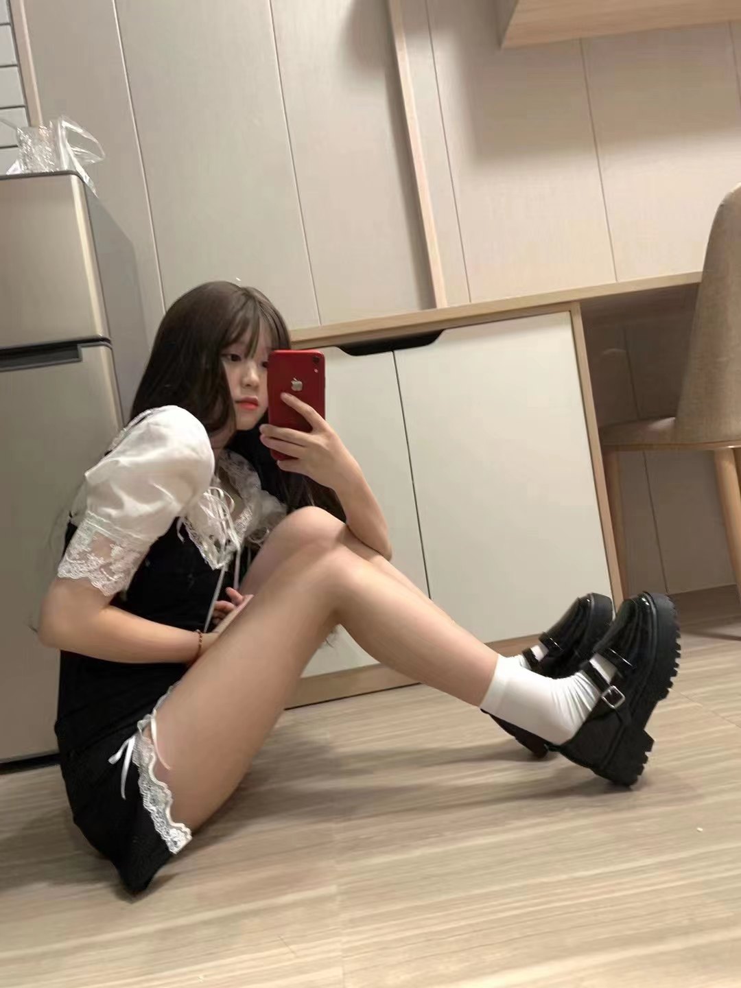 年轻颜值高,身材好，可以抱起来搞