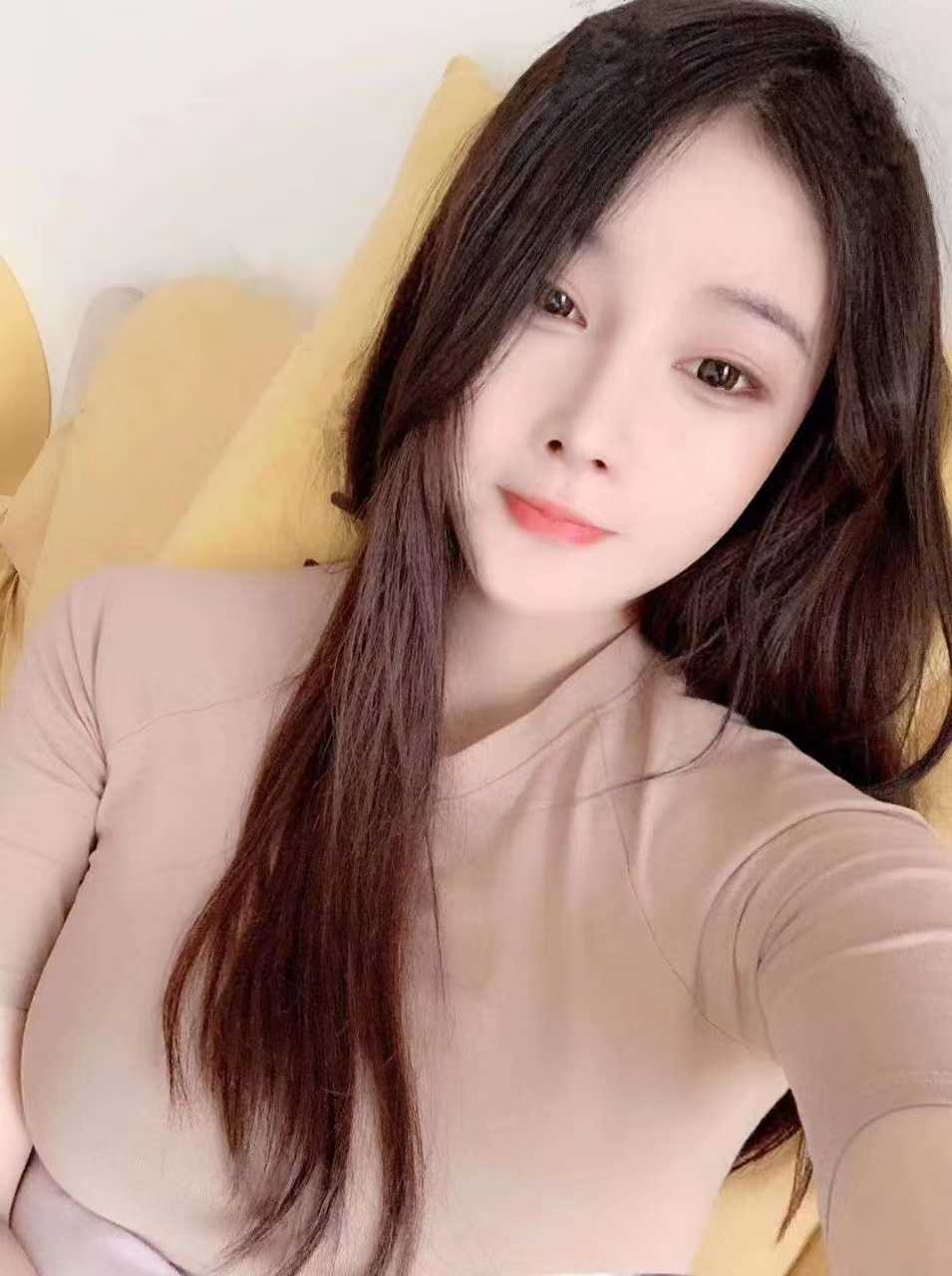 可以抱起来干的小阿梦