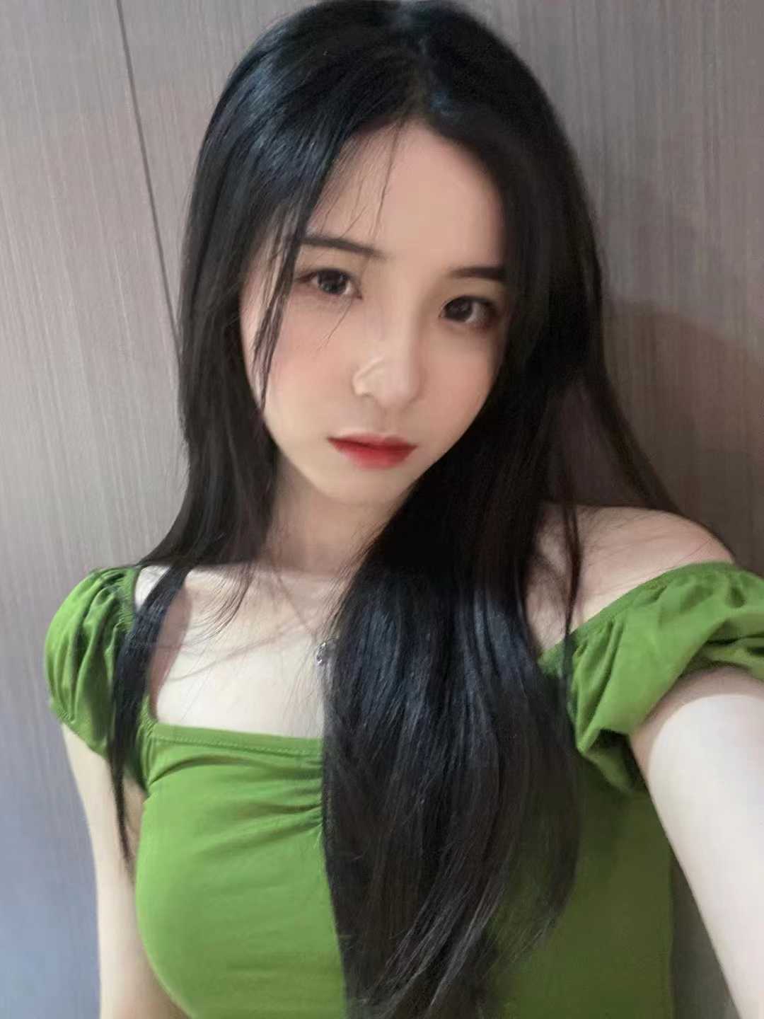 小舌头很灵活，舔的我酥麻酥麻