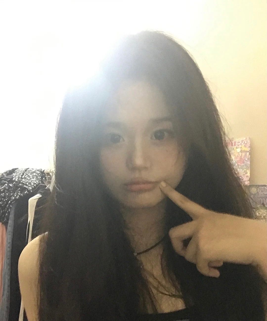 刚满18的下妹妹，缺钱才出来的