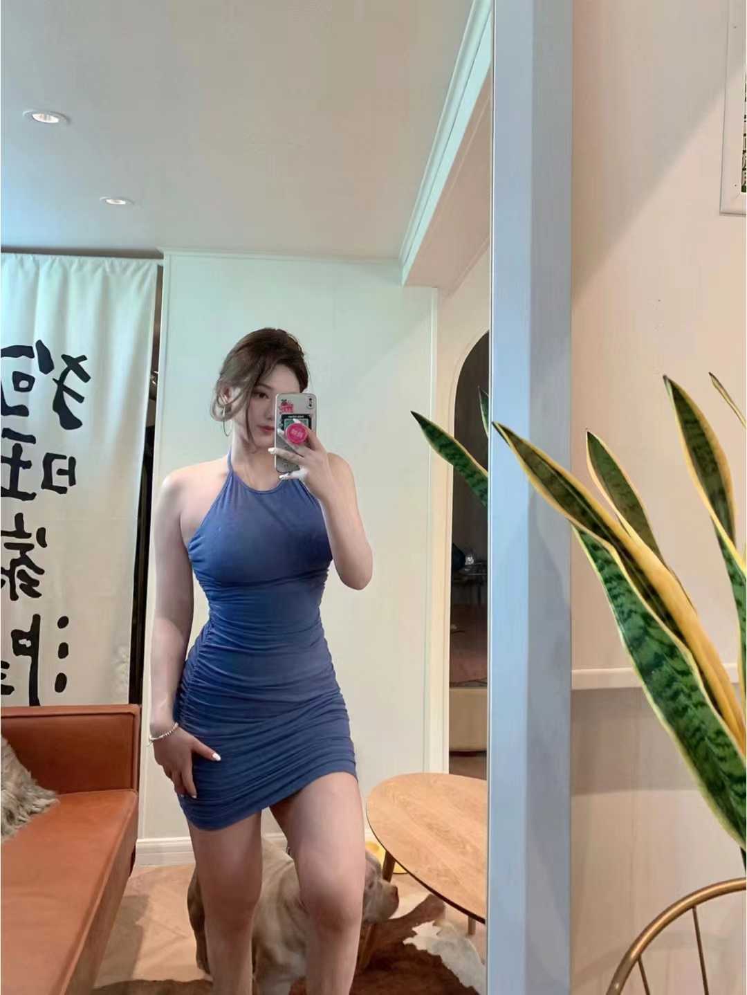 妖娆丰满的妹子