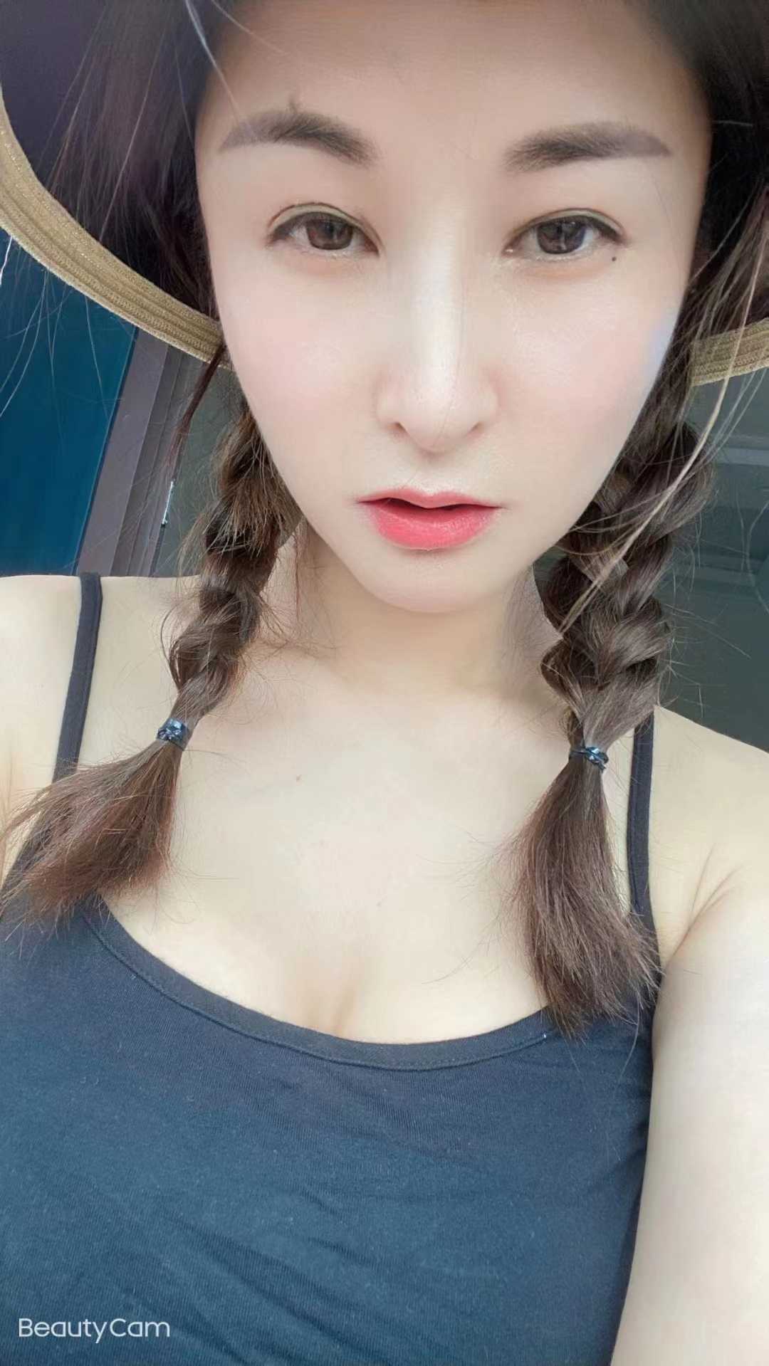 颜值不错，奶子很大