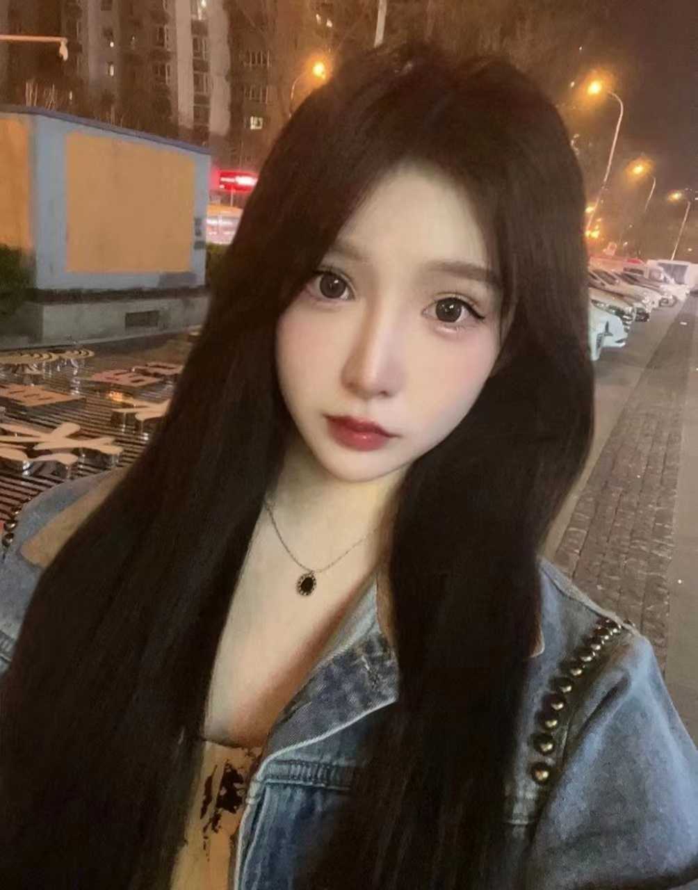 亲切有礼，姿势很配合