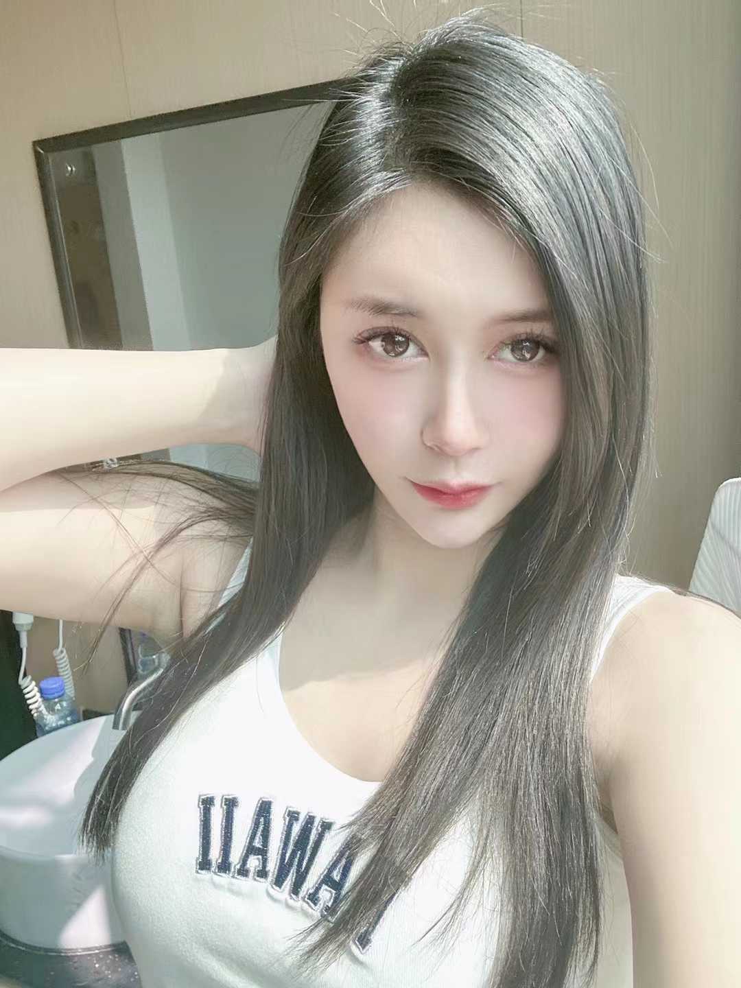 身材颜值都很不错的小姐姐