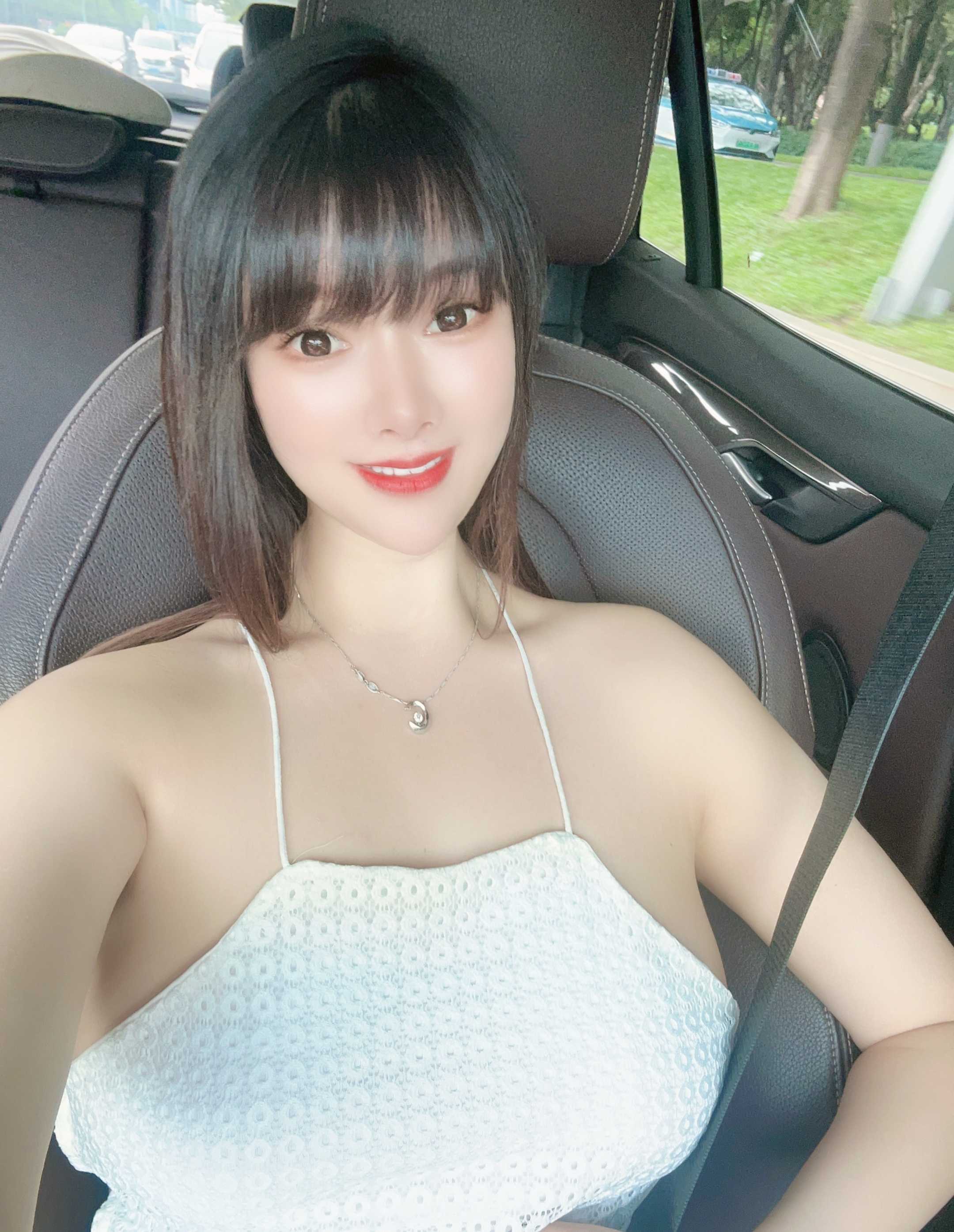 这身材这胸，妥妥的极品