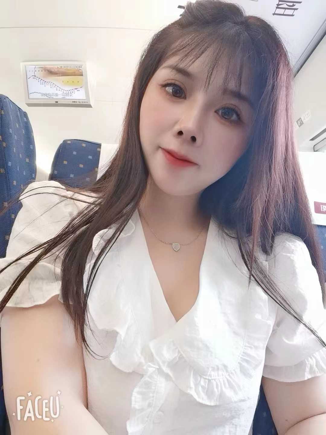 娇小胸大，这种玩的很尽兴