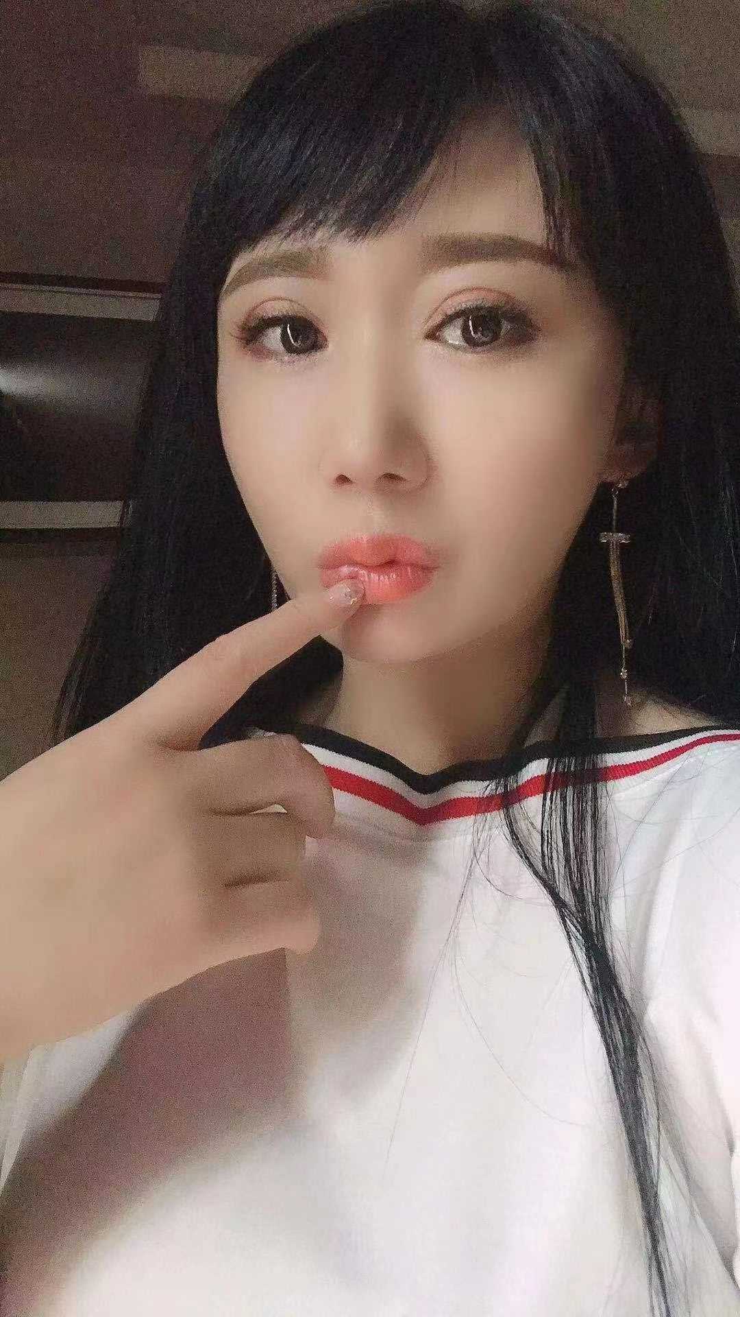 妹子给我舔，那叫一个爽