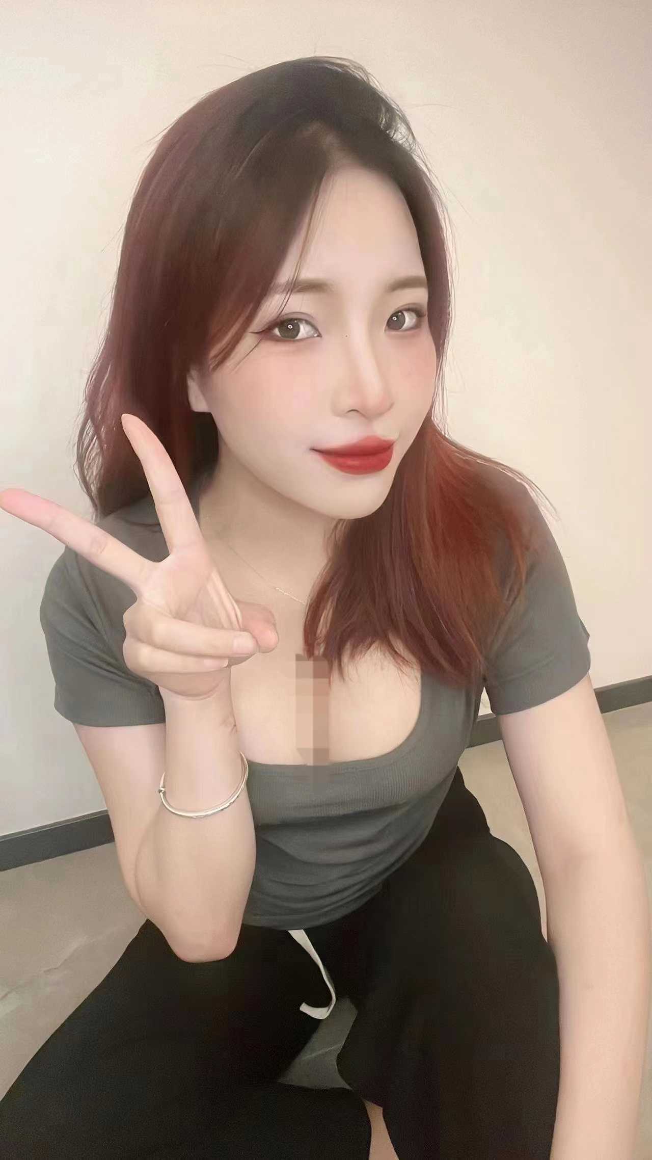 后入视觉好 搂着她腰最后后入释放出来