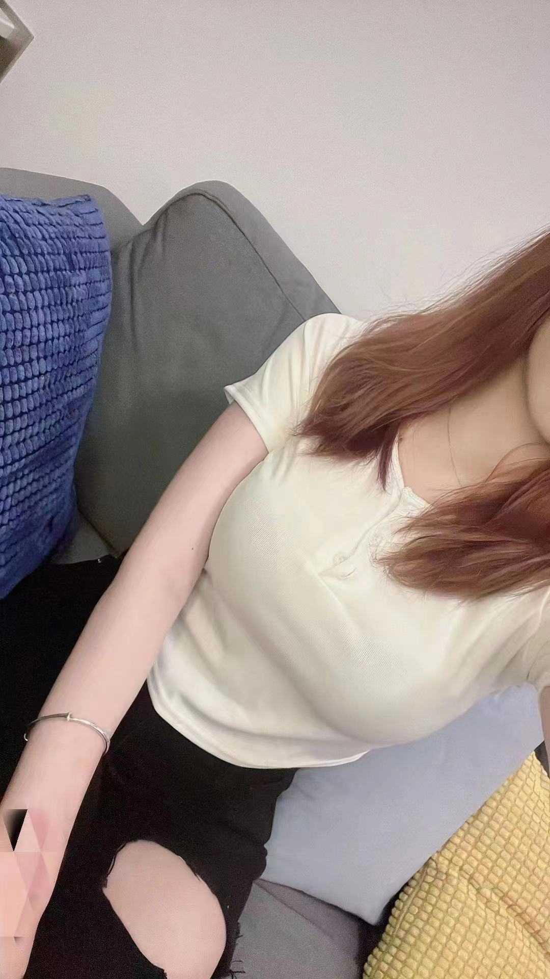 后入视觉好 搂着她腰最后后入释放出来