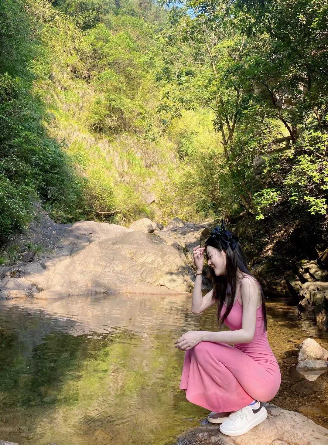 集身材与颜值一流的小姐姐