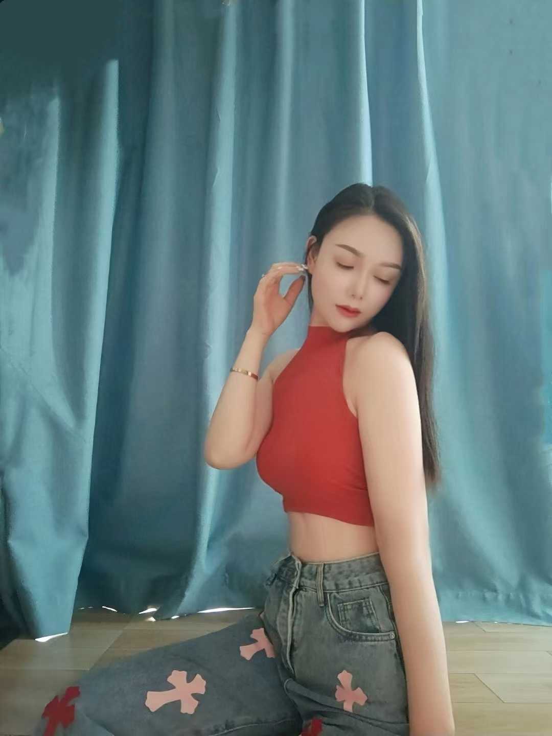 翘臀小美女胸大水多推荐尝试