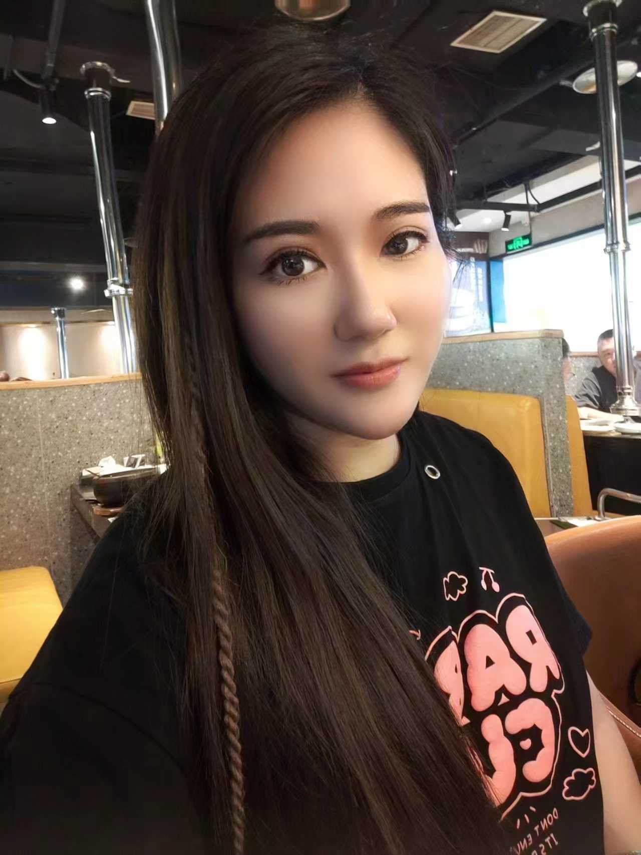 各种姿势都能玩，也乐于配合