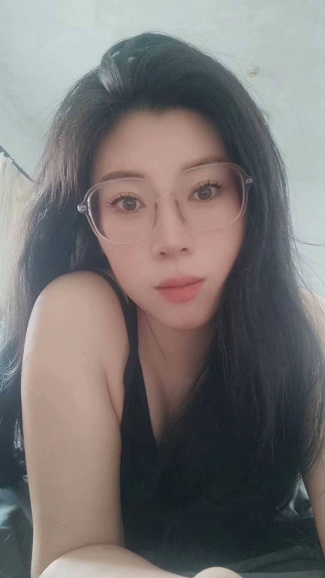 身材不错，床上叫的很销魂