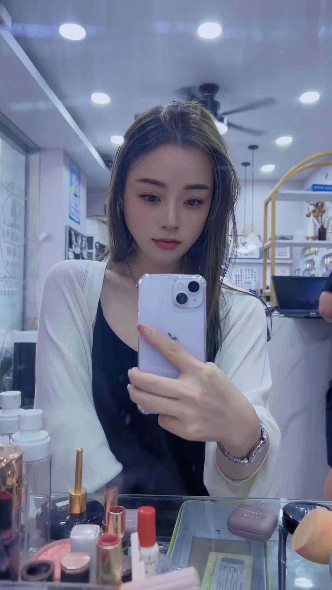 纯天然 c ＋身材匀称！皮肤雪白。女友型！