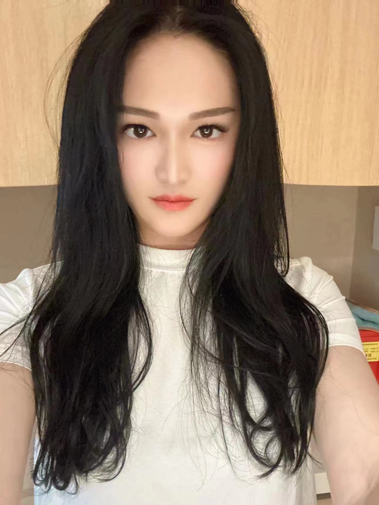 身材和皮肤都很不错的小姐姐