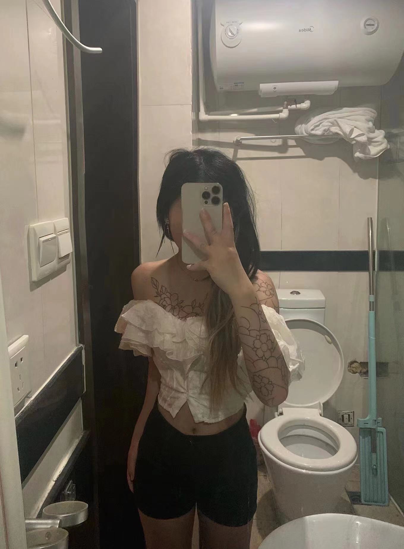 自带工作室，服务一流，身材诱人