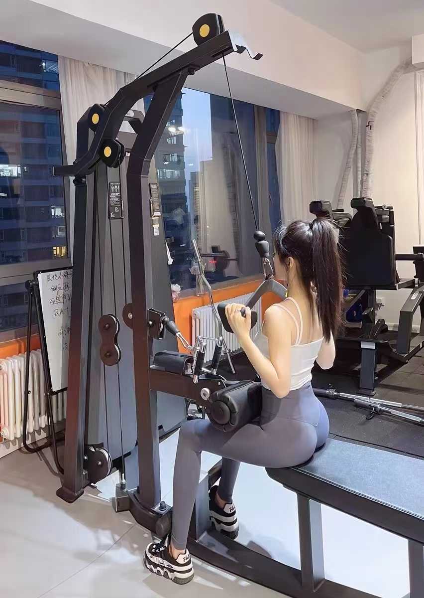 健身很有女神范的小姐姐