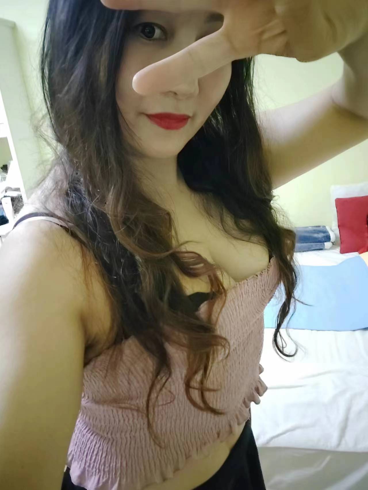 很火抓龙筋拳套的妹子