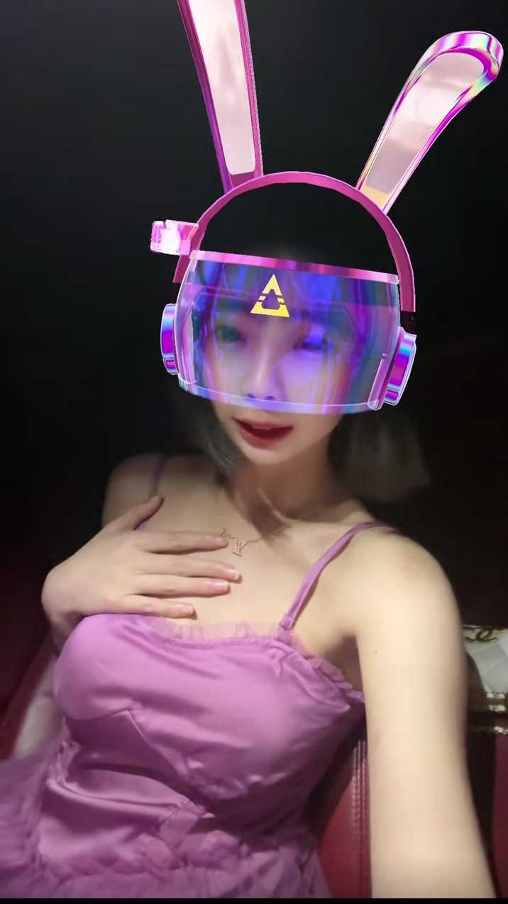 年轻超会玩的妹子