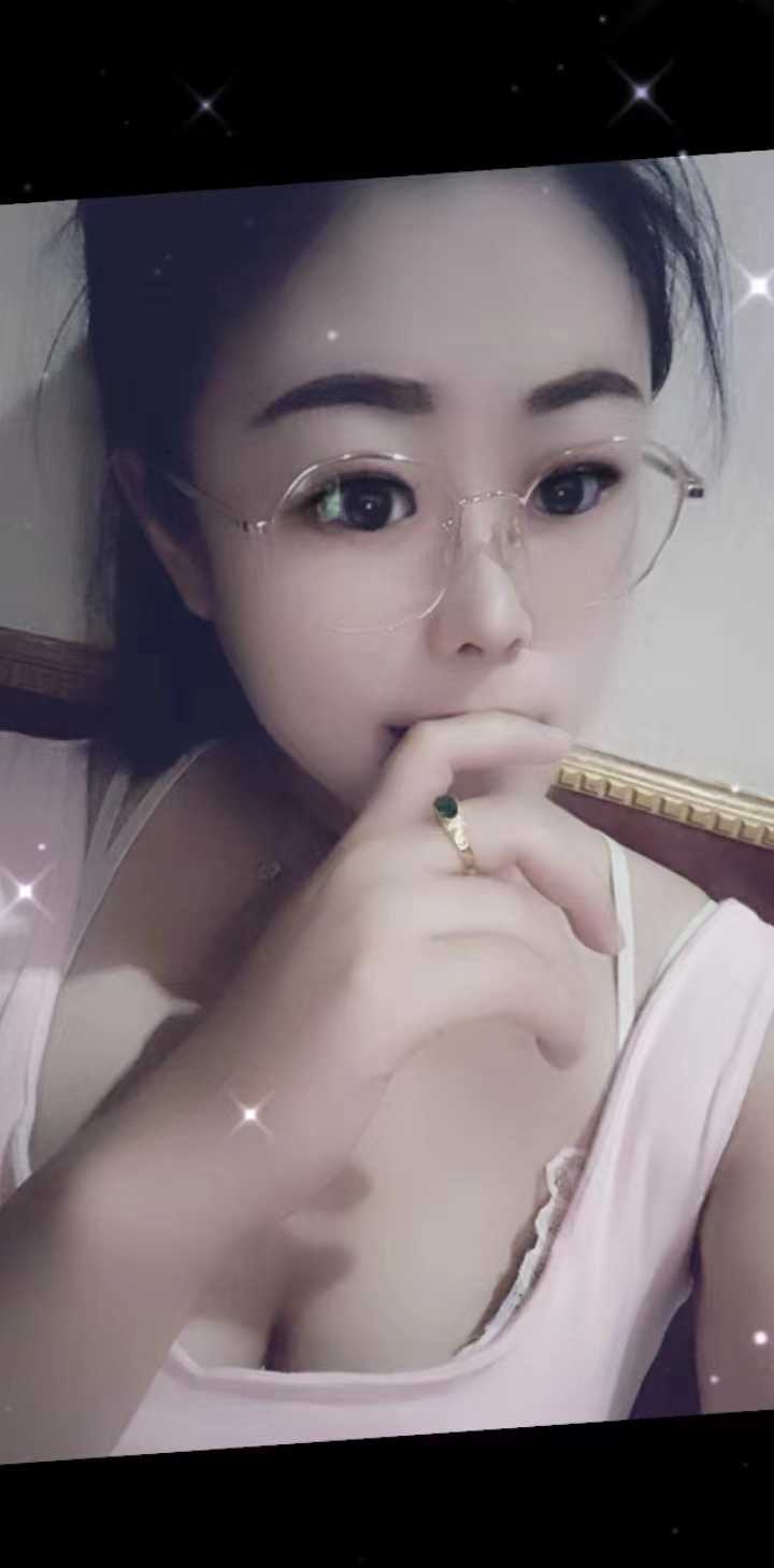 身材很不错，主打年轻