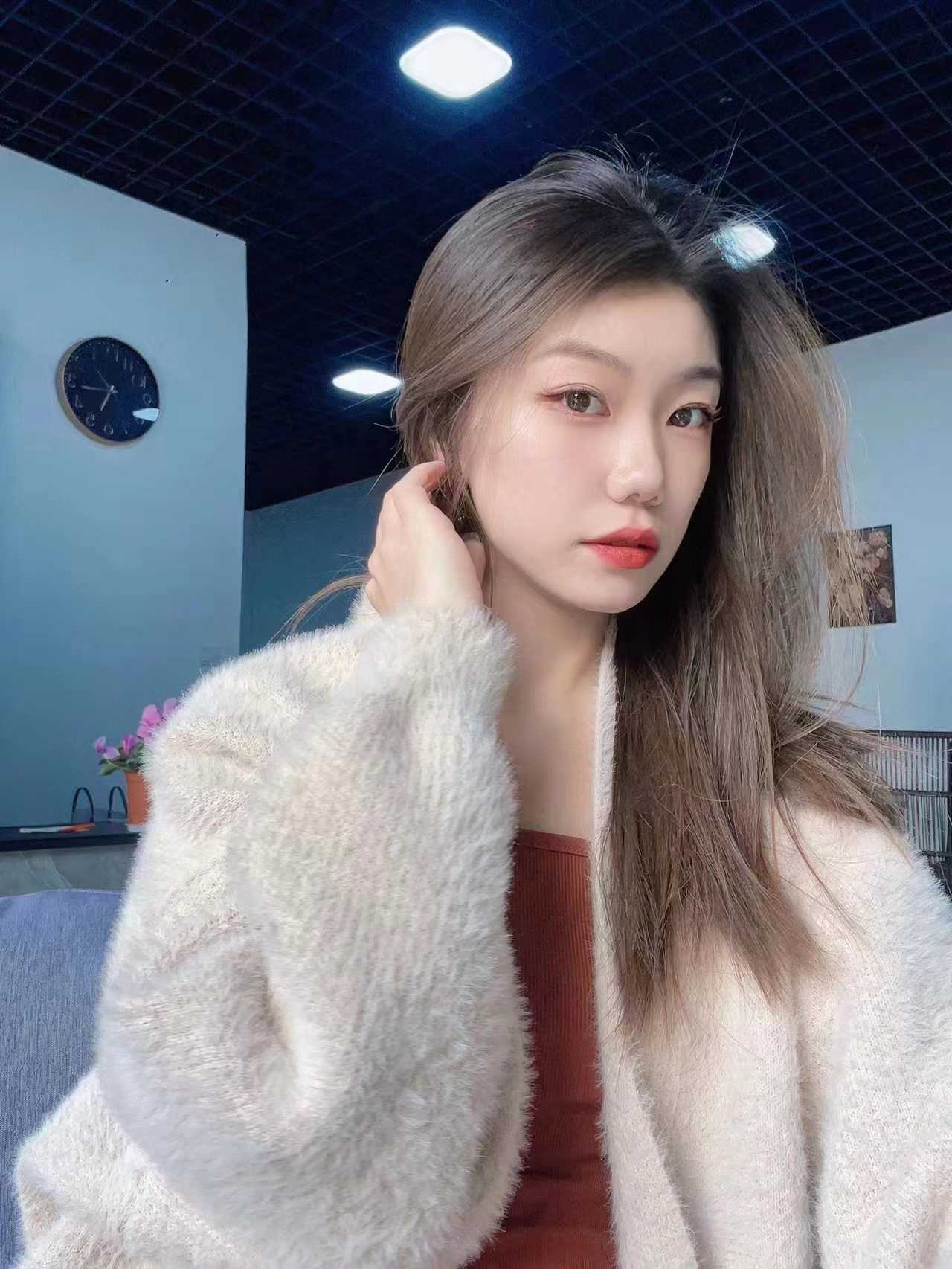 被小姐姐吞入口中，进进出出很爽