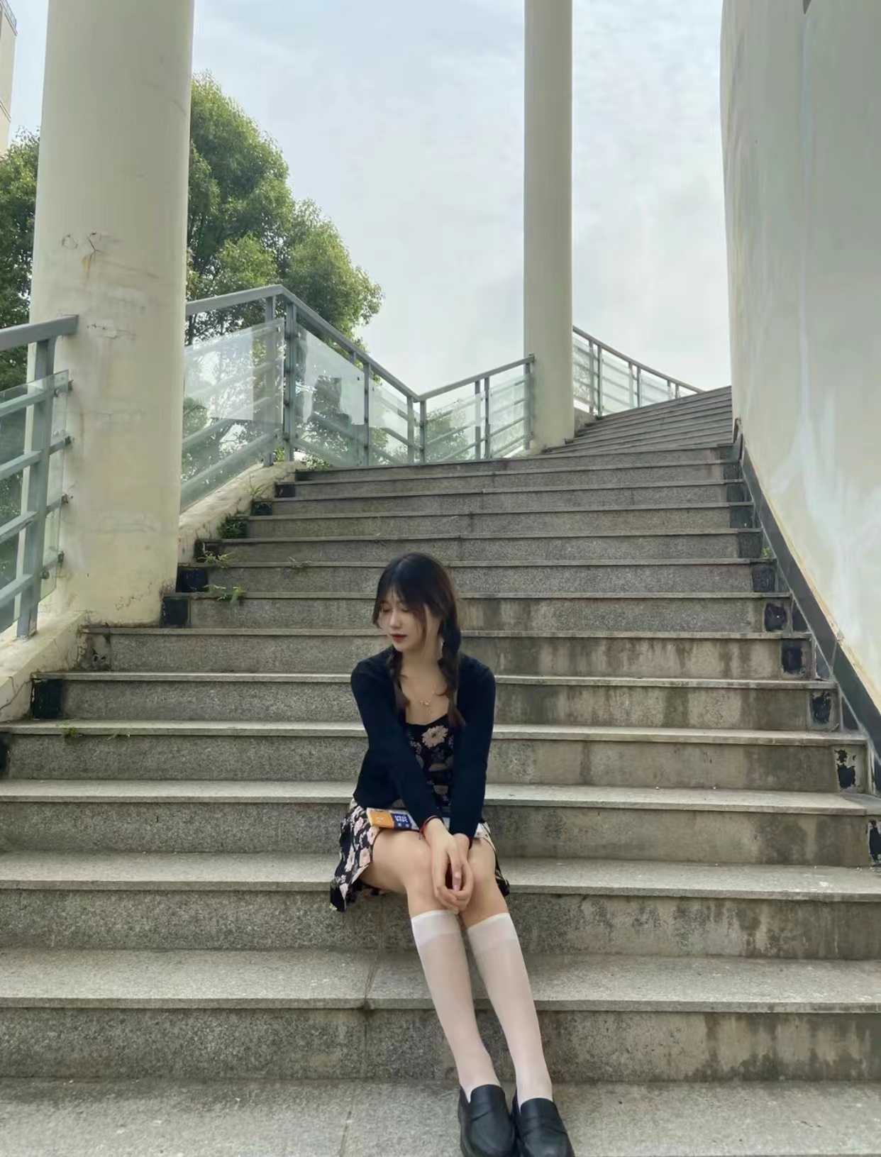 颜值高，服务主动很满意