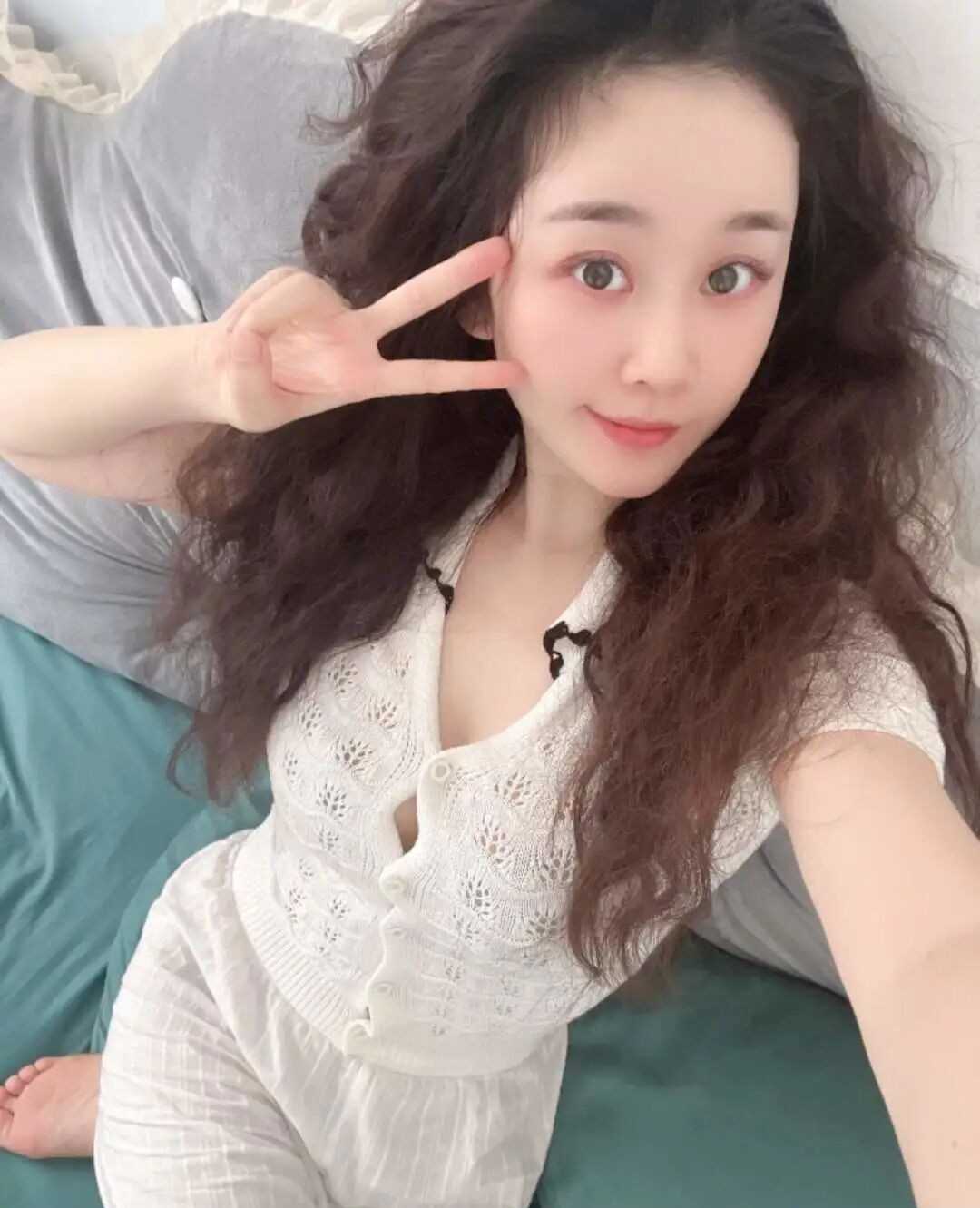 很主动的少妇小乔美女