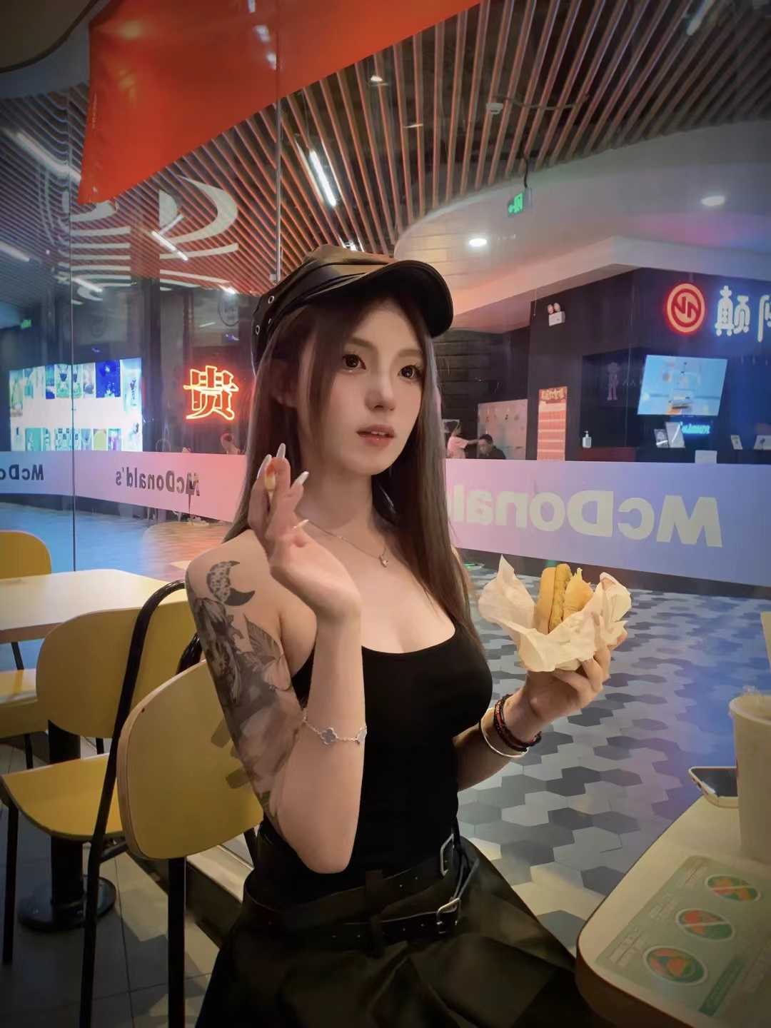 十八九岁的嫩妹，不错的体验