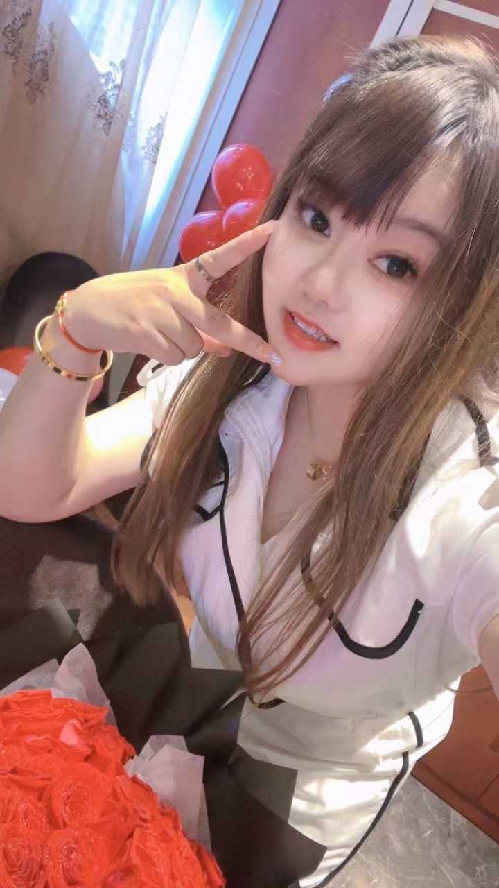 妹妹挺会的，搞得特别嗨