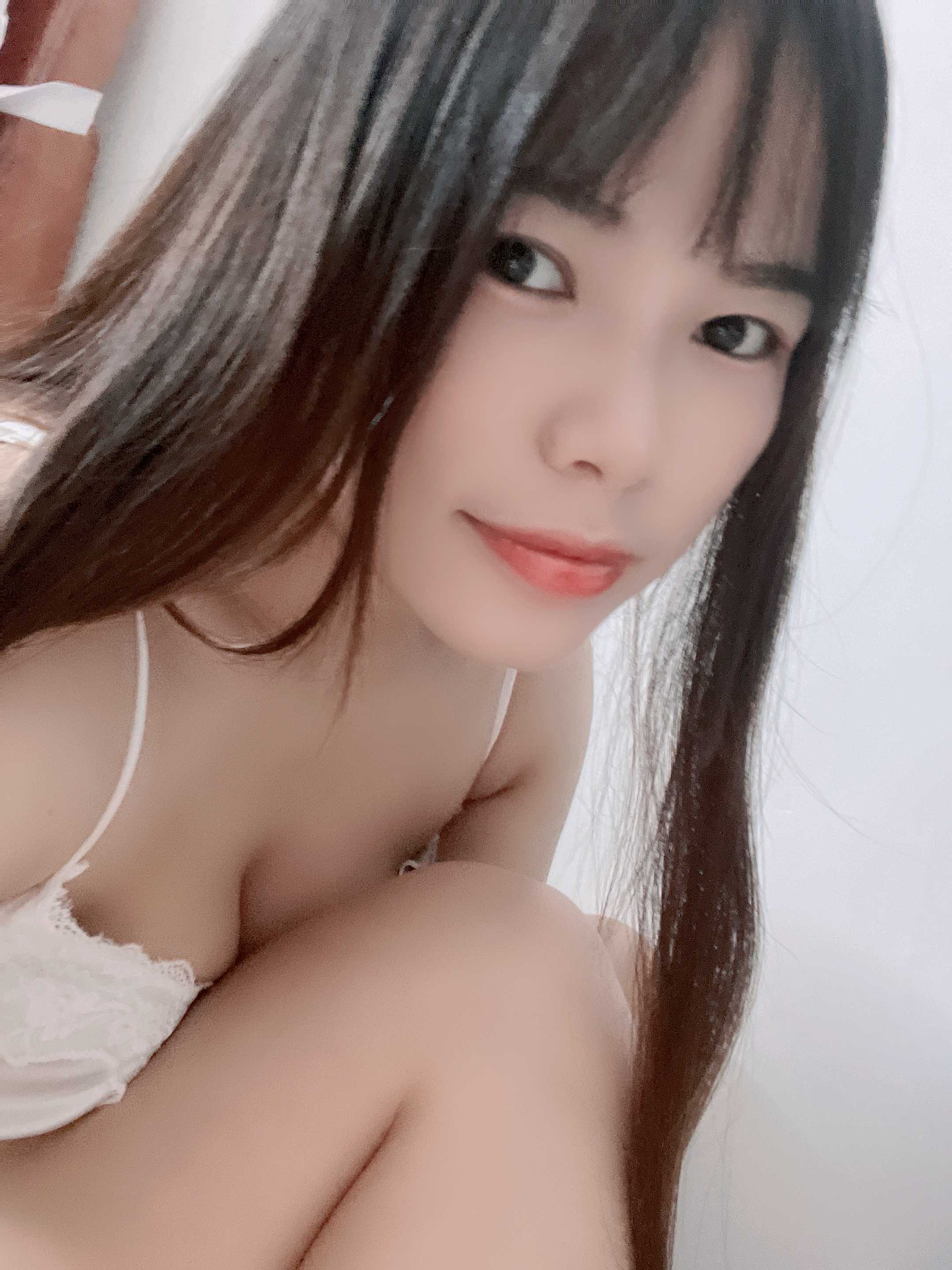 床上放的很开，很Sao